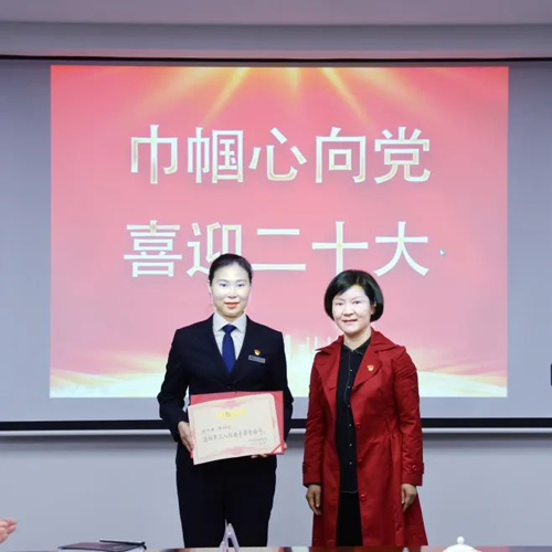 市婦聯(lián)、市總工會(huì)領(lǐng)導(dǎo)來集團(tuán)授牌公交巾幗事業(yè)再迎盛事