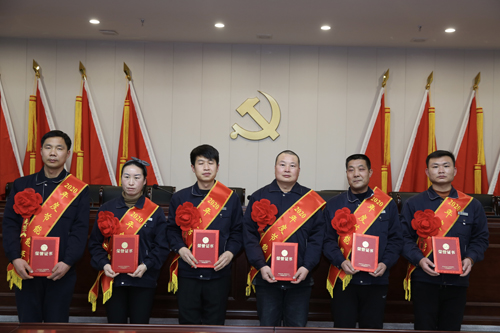 0204 節(jié)能能手從左至右依次為 石亞杰、沈小慶、楊興忠、于俊國、權(quán)振利、吳偉偉.jpg
