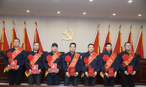 0202  標(biāo)兵從左至右依次為 苗田、尤建鵬、劉德斌、褚聰偉、王占峰、解偉強、馬群藝.jpg