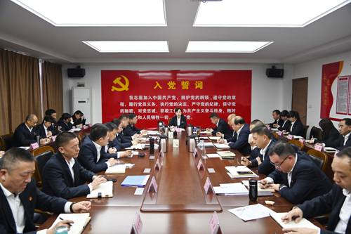 打好“收官戰(zhàn)” 謀好“開局篇”！洛陽公交集團召開11月董事長月調度會02.JPG